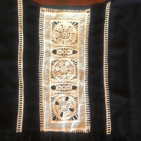 Fun crochet 3/4 length sleeve blouse - Picture 2 of 5